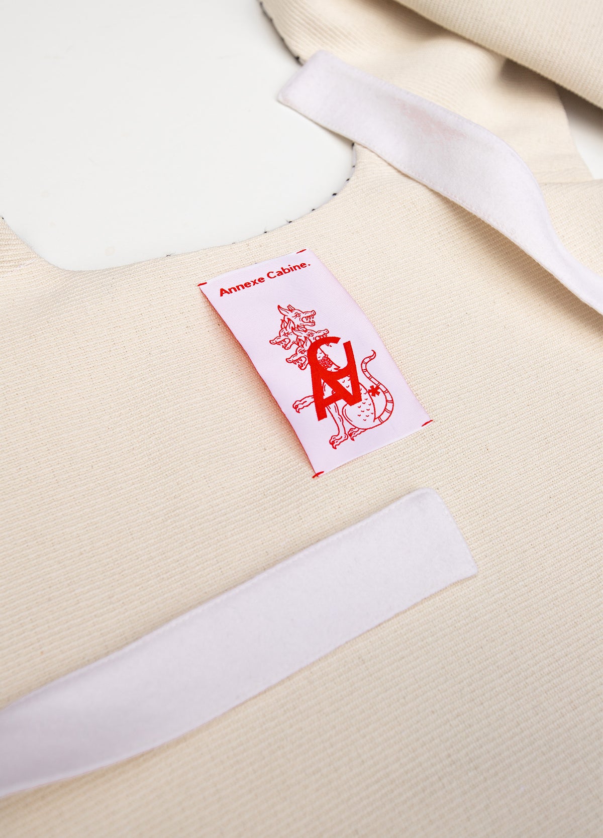 WHITE ENCHANTED LAKE VEST*